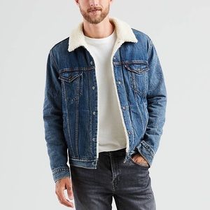 NEW Levi’s Medium Wash Sherpa Trucker Jacket